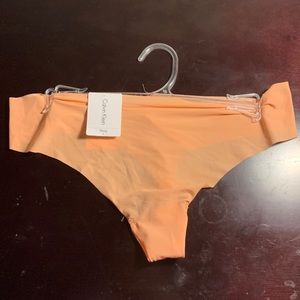 New with tags Size M, L, XL Calvin Klein thong